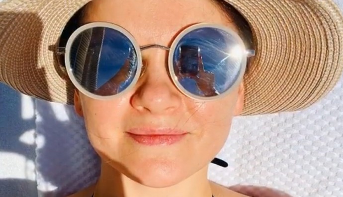 Юлия Проскурякова попрощалась с Майями, показав сомнительные пляжные фото