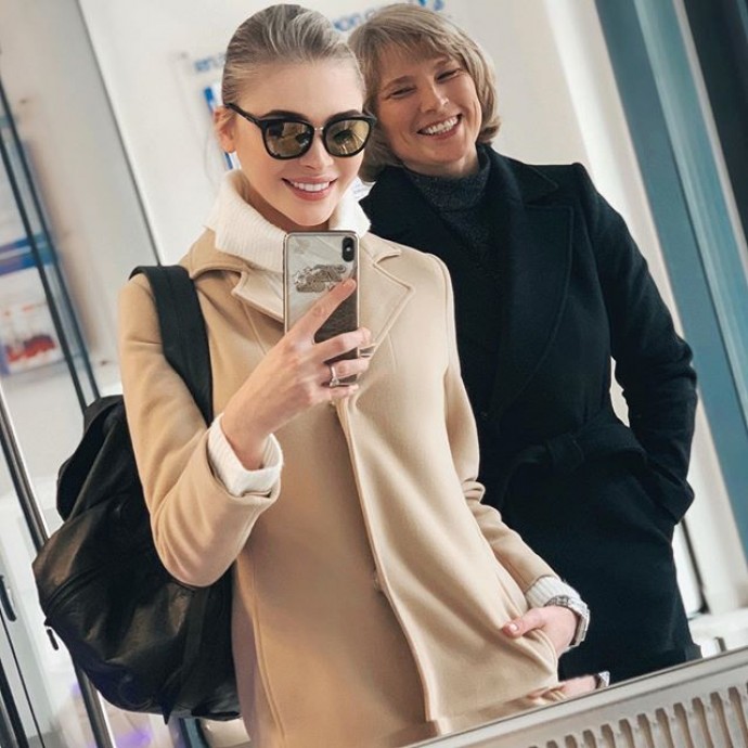 Алёна Шишкова показала фото с мамой