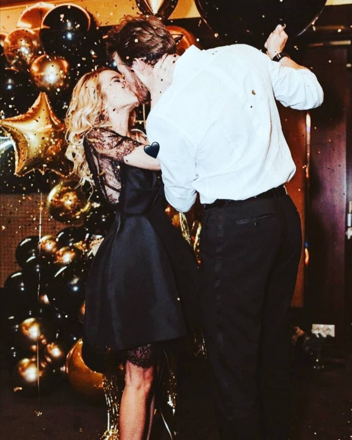 Иван Телегин пришел на торжество в компании мамы и новой возлюбленной