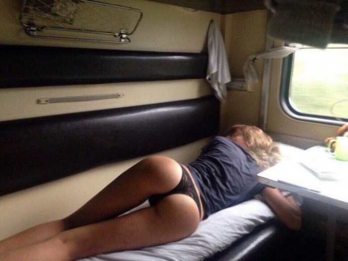 Сексуальные девушки всегда находят своего зрителя в поездах России