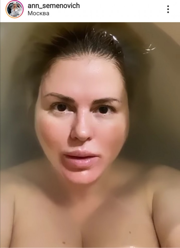 Анна Семенович показала себя в ванной