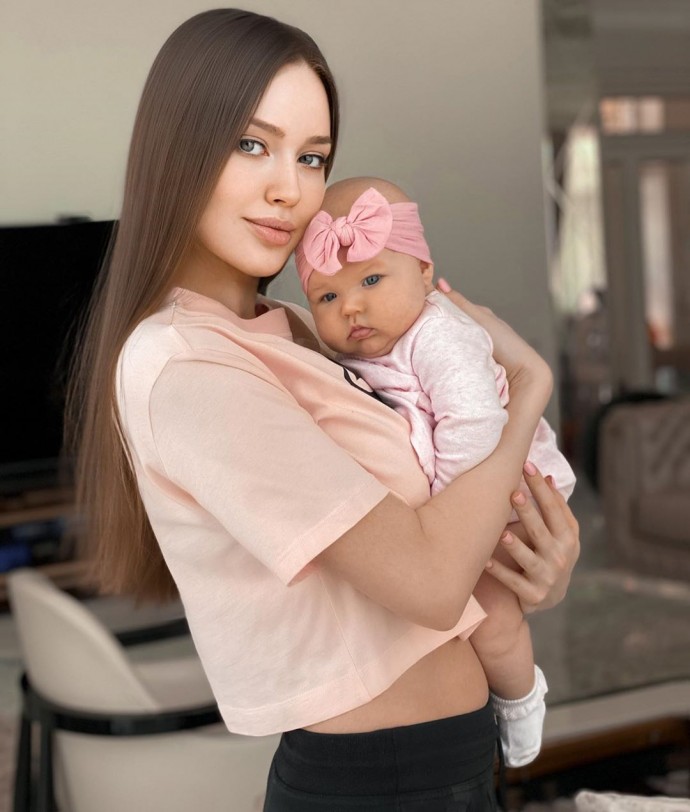 Анастасия Костенко замораживает своё грудное молоко