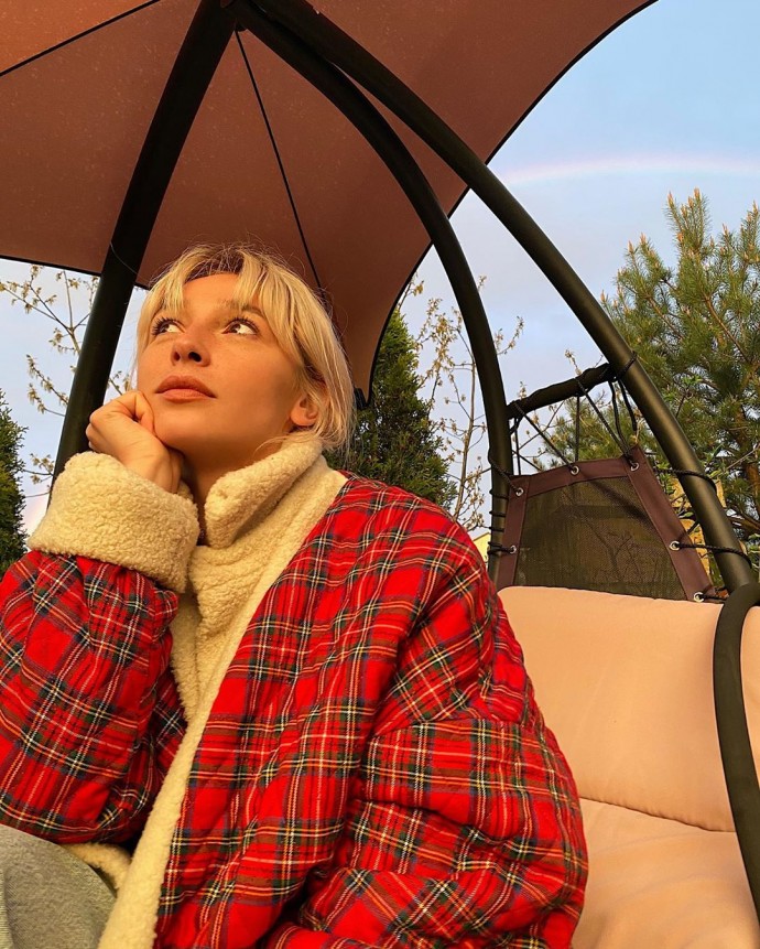 Настя Ивлеева рассказала, почему не возвращается домой
Настя Ивлеева рассказала, почему не возвращается домой