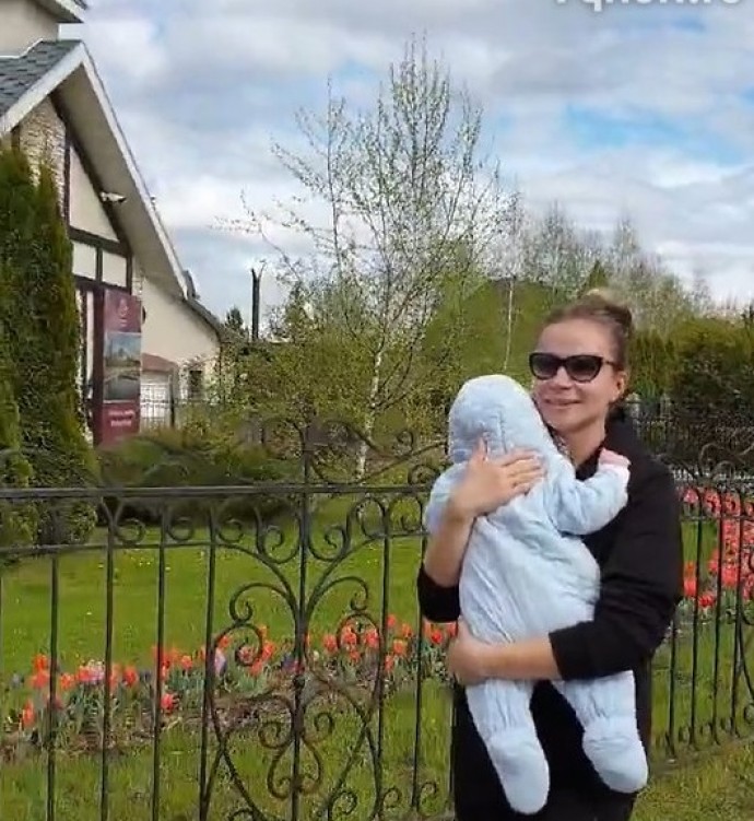 46-летняя Мария Миронова призналась, что ей сложно управляться с новорожденным сыном 