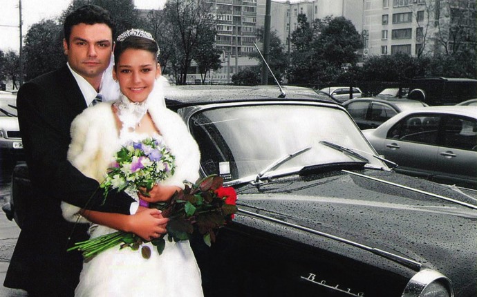 Глафира Тарханова вновь примерила свадебное платье