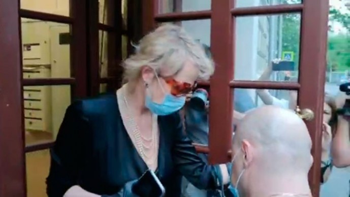 Рената Литвинова рассказала о посещении квартиры Ефремова Рената Литвинова рассказала о посещении квартиры Ефремова