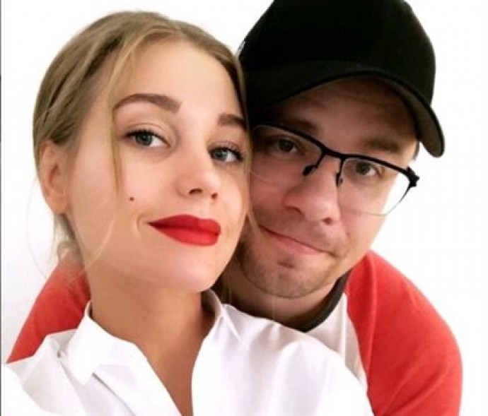 Ведущий Comment Out Владимир Маркони сообщил, что развод Гарика Харламова и Кристины Асмус - розыгрыш