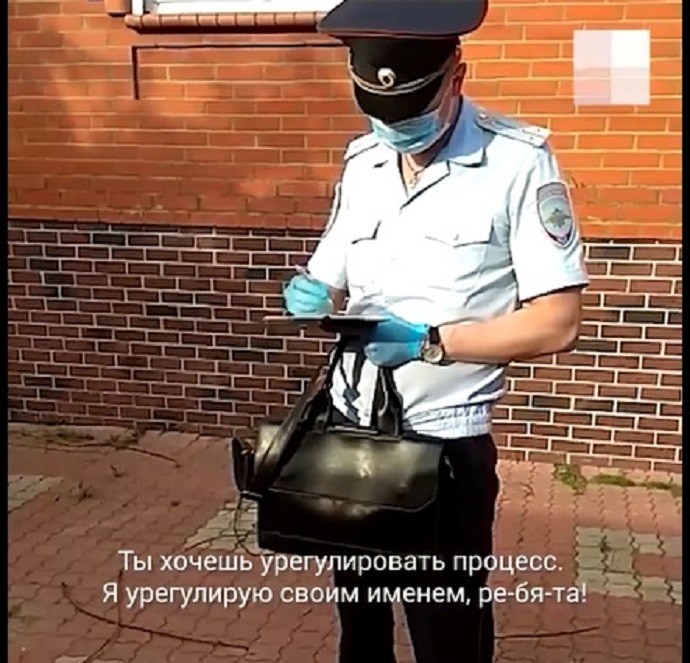 Пьяная Анастасия Волочкова устроила склоку с полицией, засвечивая перед ними своим нижним бельём