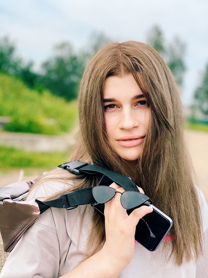 «Меня разрывает от неизвестности и интриги»: белорусская исполнительница Просто Лера презентовала свой дебютный альбом
