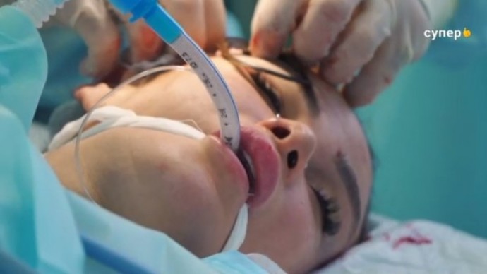 "У нее брови на лбу, я с такой не буду встречаться": бойфренд Айзы Анохиной высказался по поводу ее пластических операций