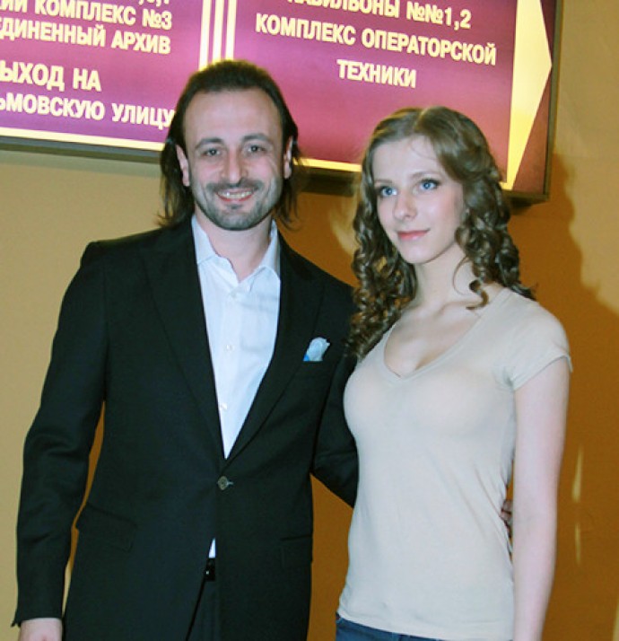 Илья Авербух встречается со звездой "Папиных дочек" Лизой Арзамасовой