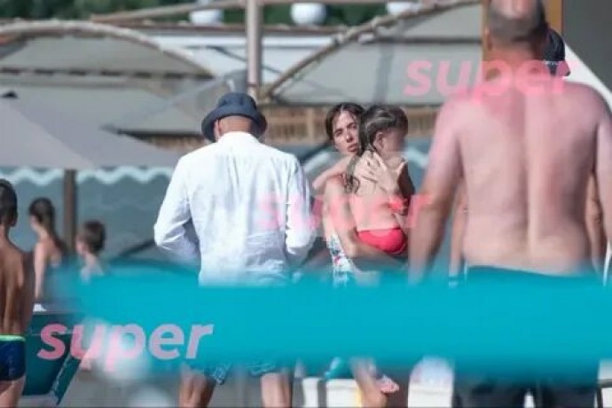 Мирослава Карпович пытается заменить детям Павла Прилучного родную мать