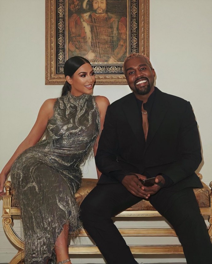 "Чуть не убил свою дочь": Канье Уэст вспомнил, как Ким Кардашьян готовилась к аборту "Чуть не убил свою дочь": Канье Уэст вспомнил, как Ким Кардашьян готовилась к аборту