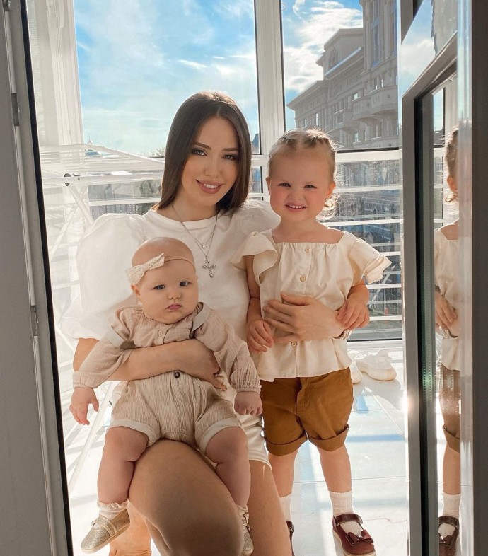 Анастасия Костенко не справляется с двумя детьми