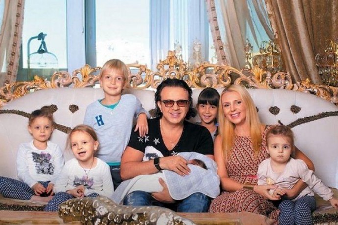 Роман Жуков женится на женщине с ребенком