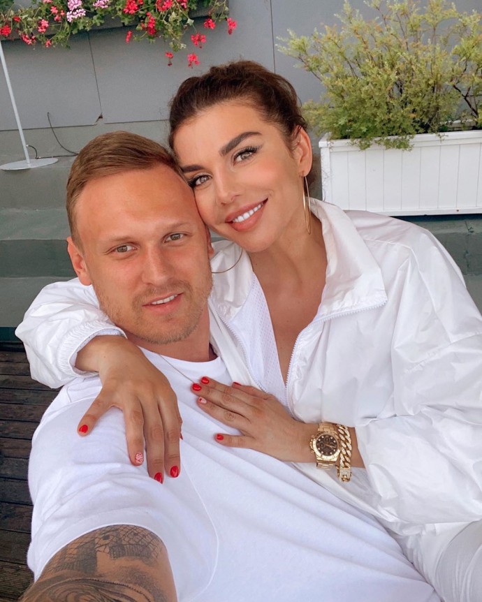Анна Седокова одолжила 1 млн р. Янису Тимма перед смертью, а теперь ещё около 1 млн р. дала родным на похороны