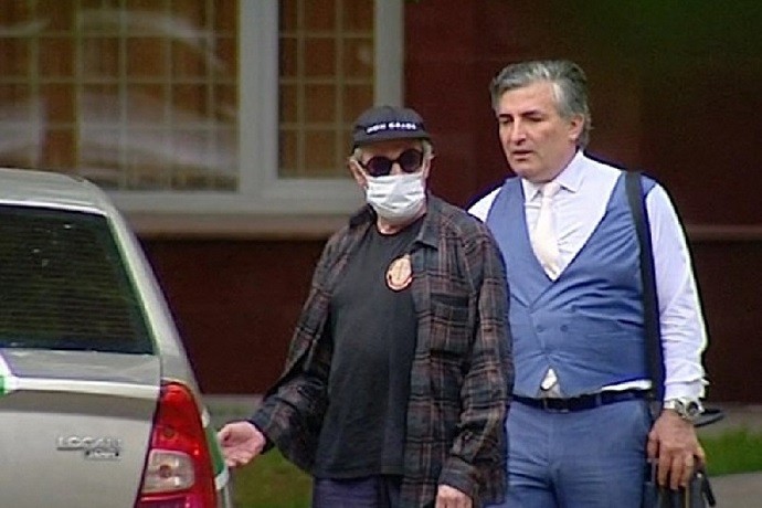 После угроз со стороны Ивана Стебунова Михаил Ефремов уволил своего адвоката
После угроз со стороны Ивана Стебунова Михаил Ефремов уволил своего адвоката