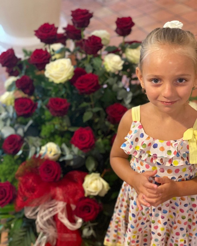 Татьяна Навка трогательно поздравила младшую дочь с днем рождения