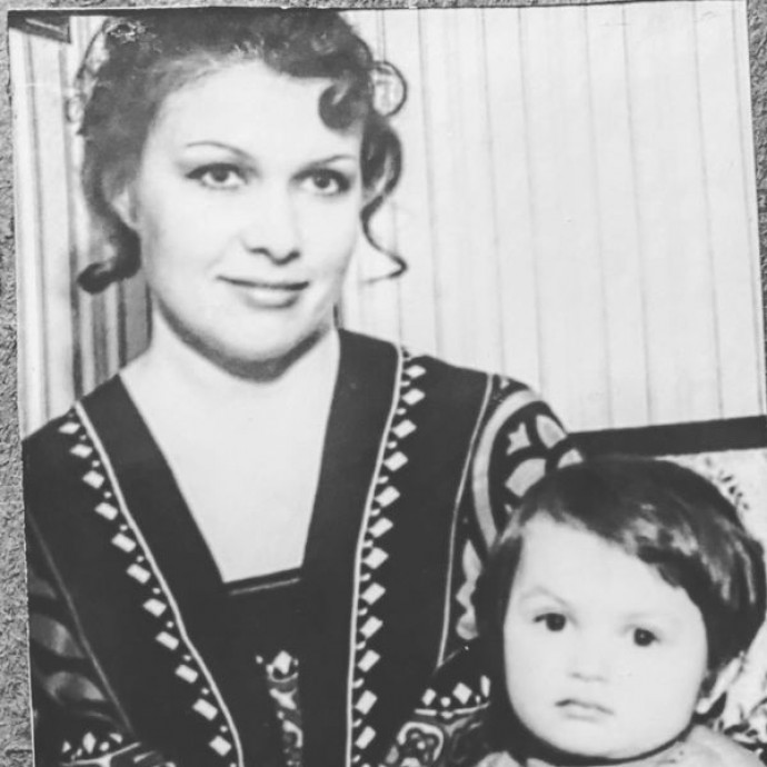 Мария Порошина опубликовала редкие фото умершей мамы
