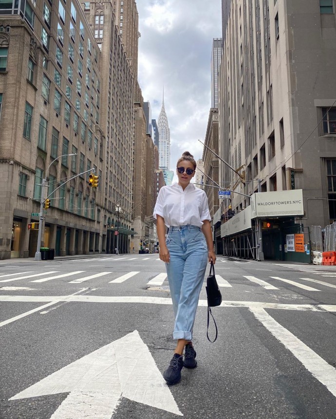 Рейтинг дня: Ани Лорак прогулялась по Нью-Йорку в стильном наряде