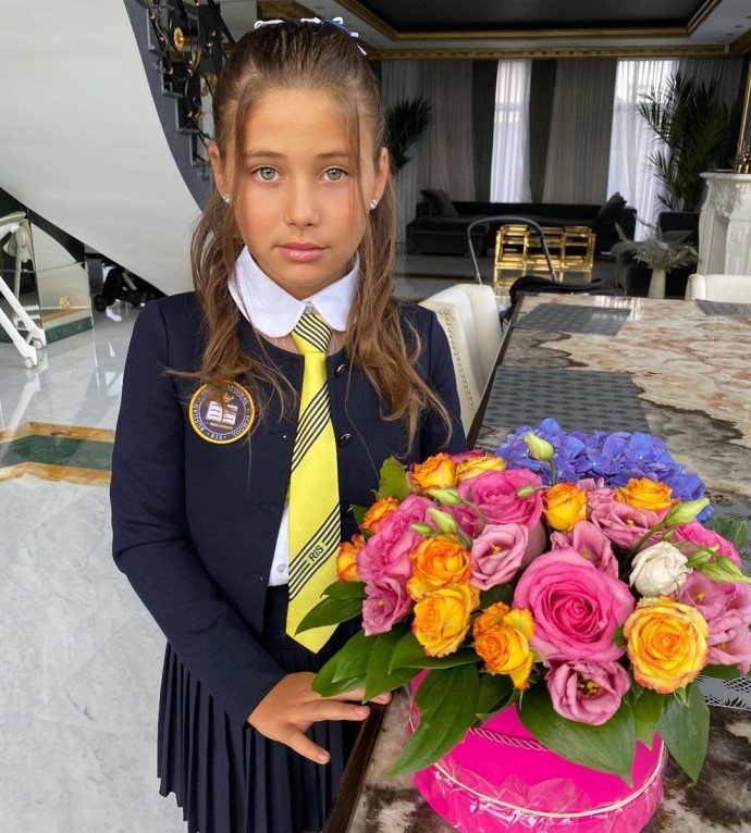 Оксану Самойлову раскритиковали за макияж 9-летней дочери
