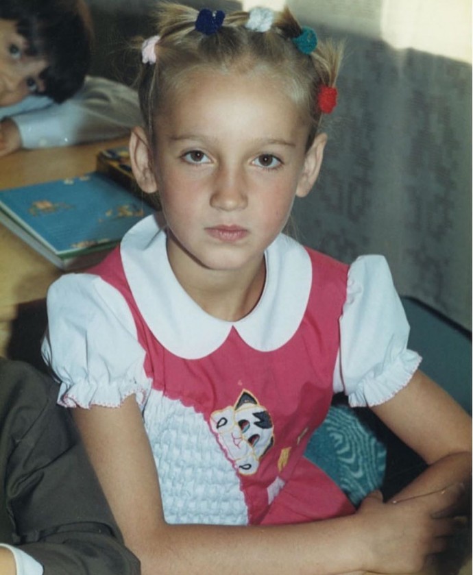 Ольга Бузова показала, как выглядела в начальной школе
