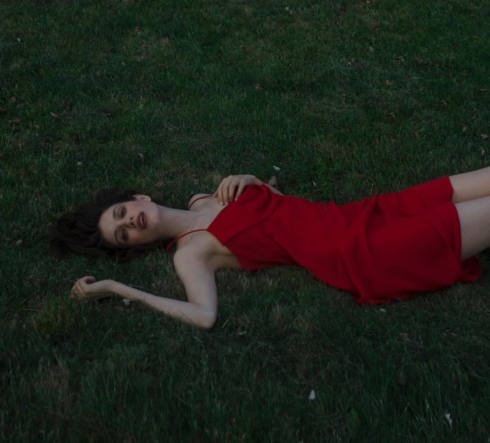 Актриса Анна Чиповская показала себя в платье, не надев бельё