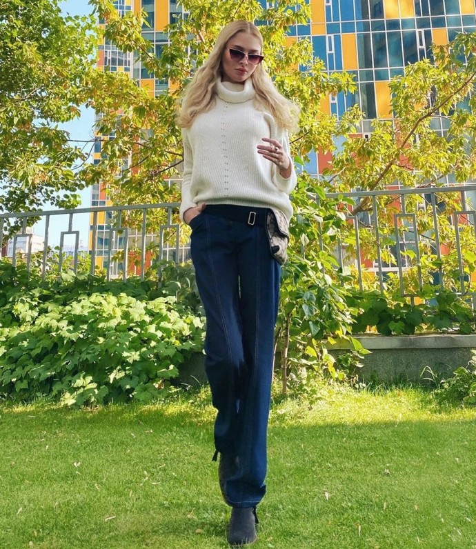 Рейтинг дня: Алёна Шишкова продемонстрировала уютный осенний образ