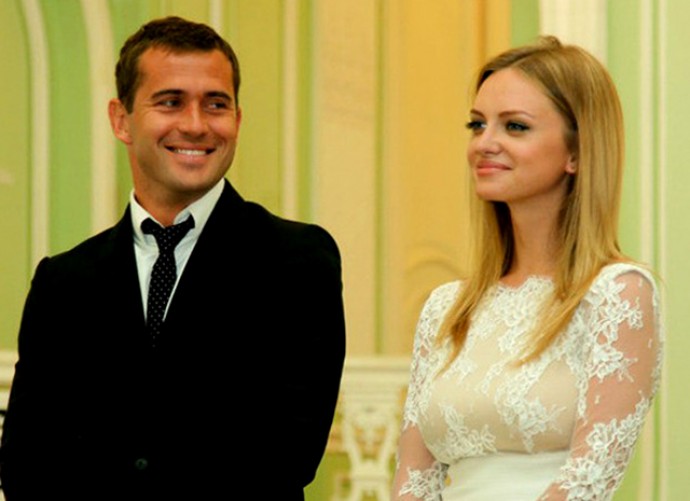 "Начал душить подушкой": Милана Тюльпанова вспомнила новые подробности об издевательствах Александра Кержакова "Начал душить подушкой": Милана Тюльпанова вспомнила новые подробности об издевательствах Александра Кержакова