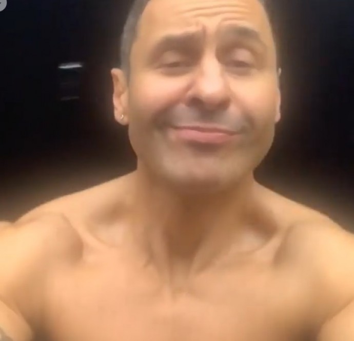 Стас Костюшкин выложил в свой Инстаграм видео с полуобнажённым Тарзаном