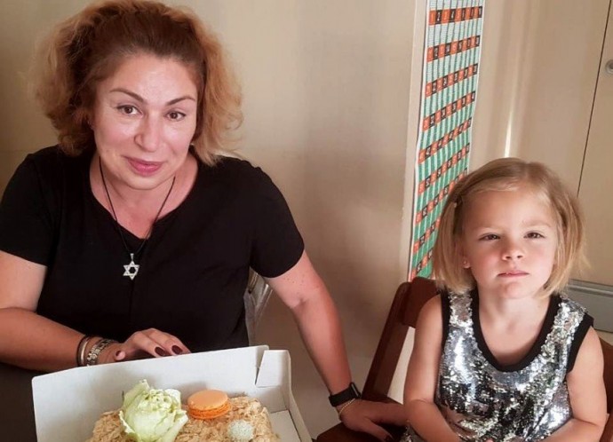 Алёна Шишкова призналась, что не проводит выходные с дочерью 