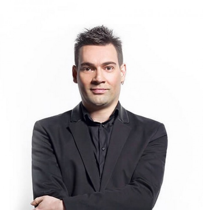 Участника группы "А-студио" ограбили в массажном салоне