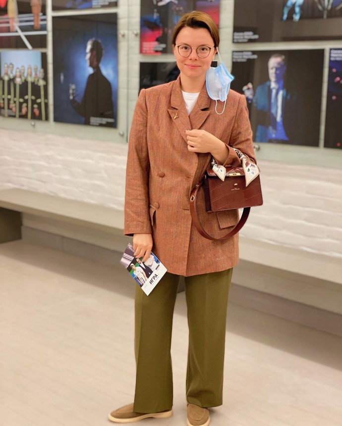 Рейтинг дня: Татьяна Брухунова отправилась в театр в "бабушкином наряде"