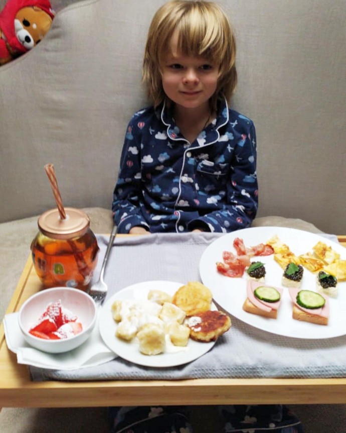 Яна Рудквская показала, как завтракает ее сын