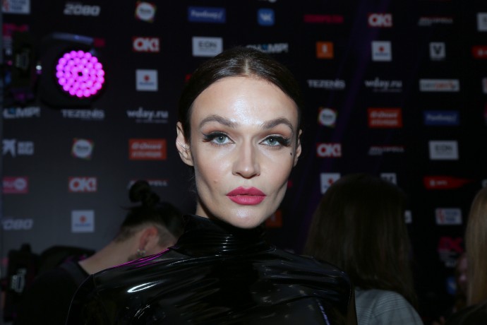Алёна Водонаева со шпагой заняла первое место в антирейтинге "Папарацци.ру"