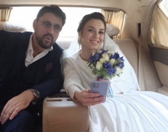 Виктор Логинов признался, что дочь не общается с его новой женой
