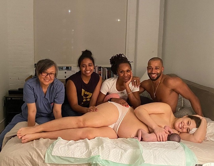 «Обнаженные селфи всех частей тела и оральный секс»: В сети всплыли интимные фото plus-size модели Эшли Грэм