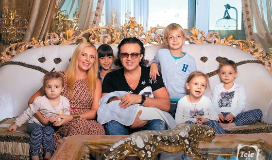 "Не имел возможности вносить платежи": семья Ромы Жукова может лишиться квартиры
