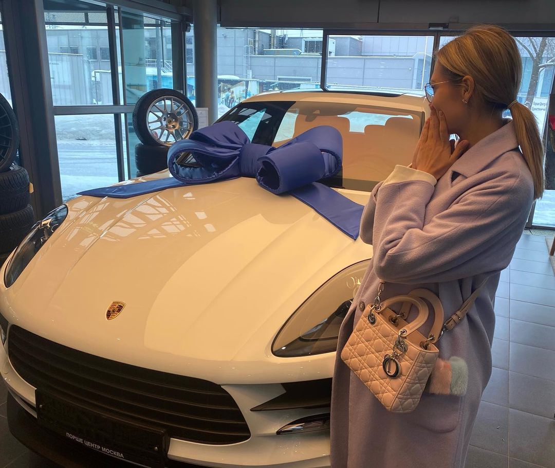 Мария Горбань похвасталась покупкой белоснежного Porsche