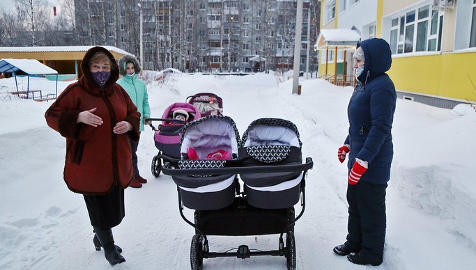 "Сегодня я не в Коми, но...": Виктория Лопырева подарила несколько колясок Сыктывкарскому Дому ребенка