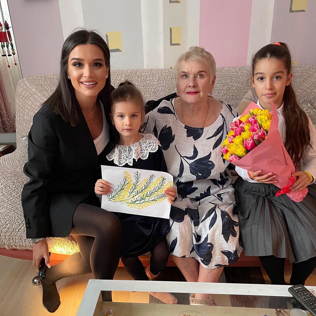 Ксения Бородина с детьми трогательно поздравила бабушку с днем рождения