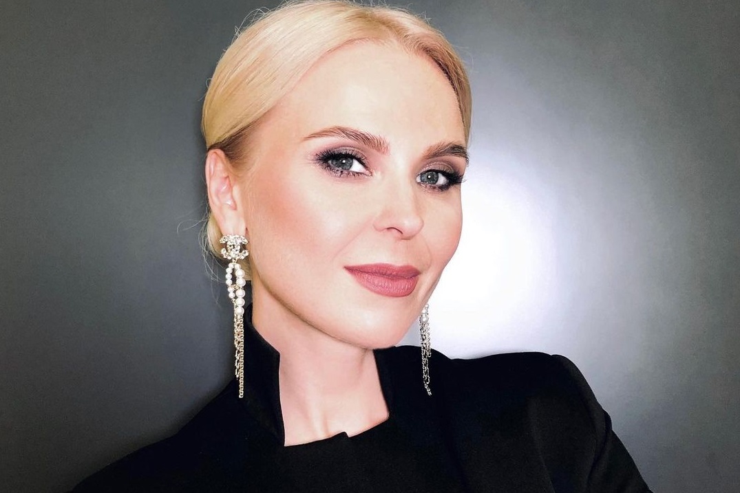 Пелагея показала аппетитную фигуру в купальнике в честь календарной весны