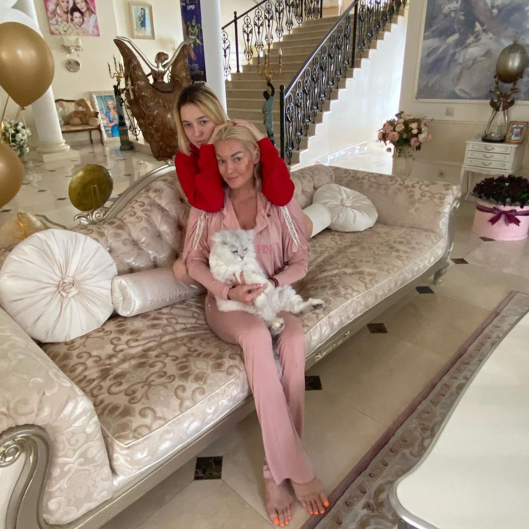 "Какая же она взрослая!": Анастасия Волочкова снова провела время с дочерью "Какая же она взрослая!": Анастасия Волочкова снова провела время с дочерью