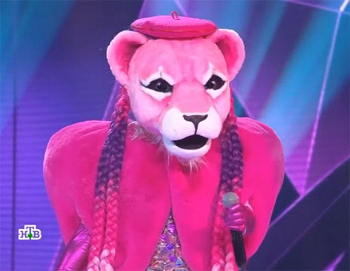 Зрители узнали в костюме "Розовой пантеры" подругу Киркорова Ольгу Бузову