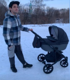 Марк Богатырёв показал прогулку с новорожденным сыном от Татьяны Арнтгольц