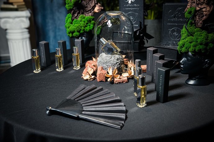 Дизайнер Ольга Якубович презентовала свой единственный и неповторимый аромат, созданный для неё парфюмером Анастасией Пич
