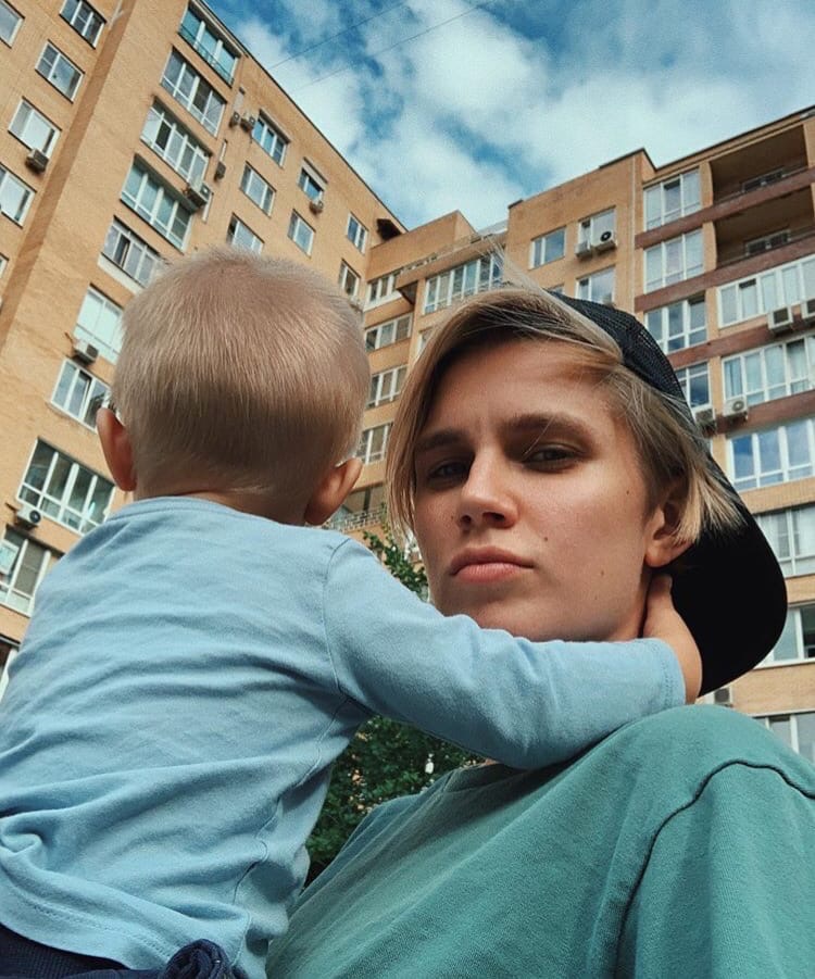 "Растут, как сорняки рядом": Дарья Мельникова сообщила, как воспитывает детей