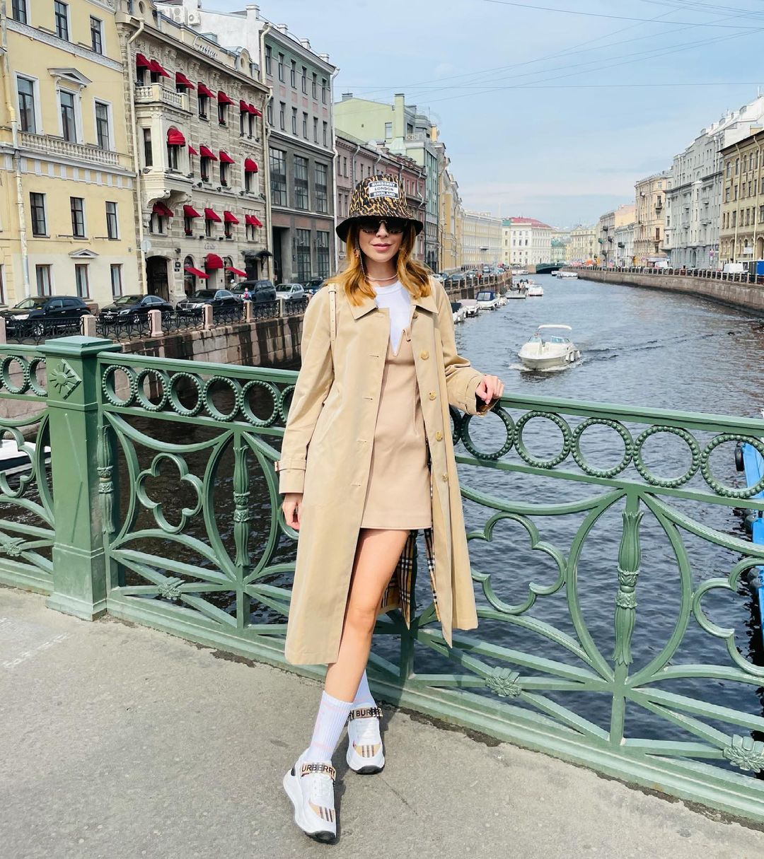 Рейтинг дня: Наталья Подольская прогулялась по Санкт-Петербургу в ультра-коротком платье