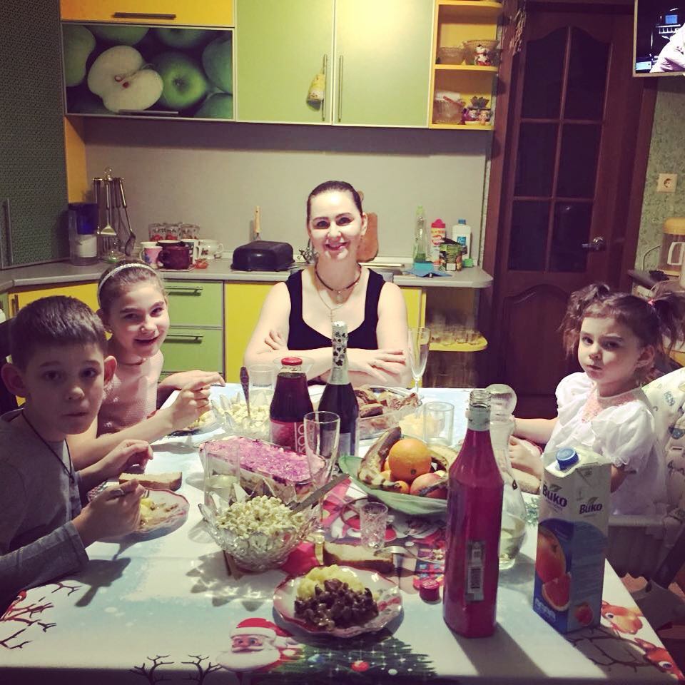 Как мама Анастасии Костенко отреагировала на третью беременность дочери за четыре года?
