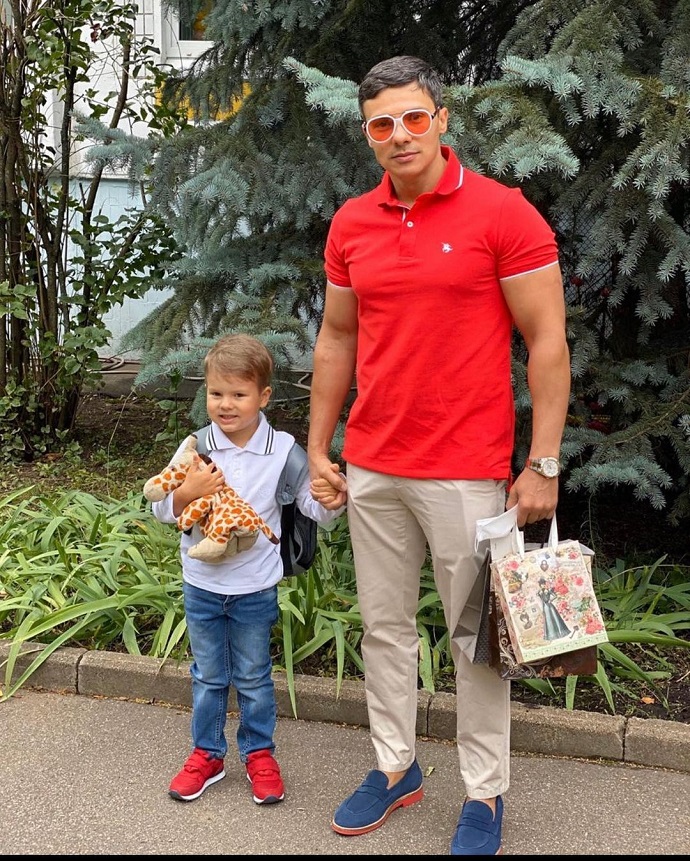 Евгений Миронов впервые заговорил о своем сыне Пете и показал его фото